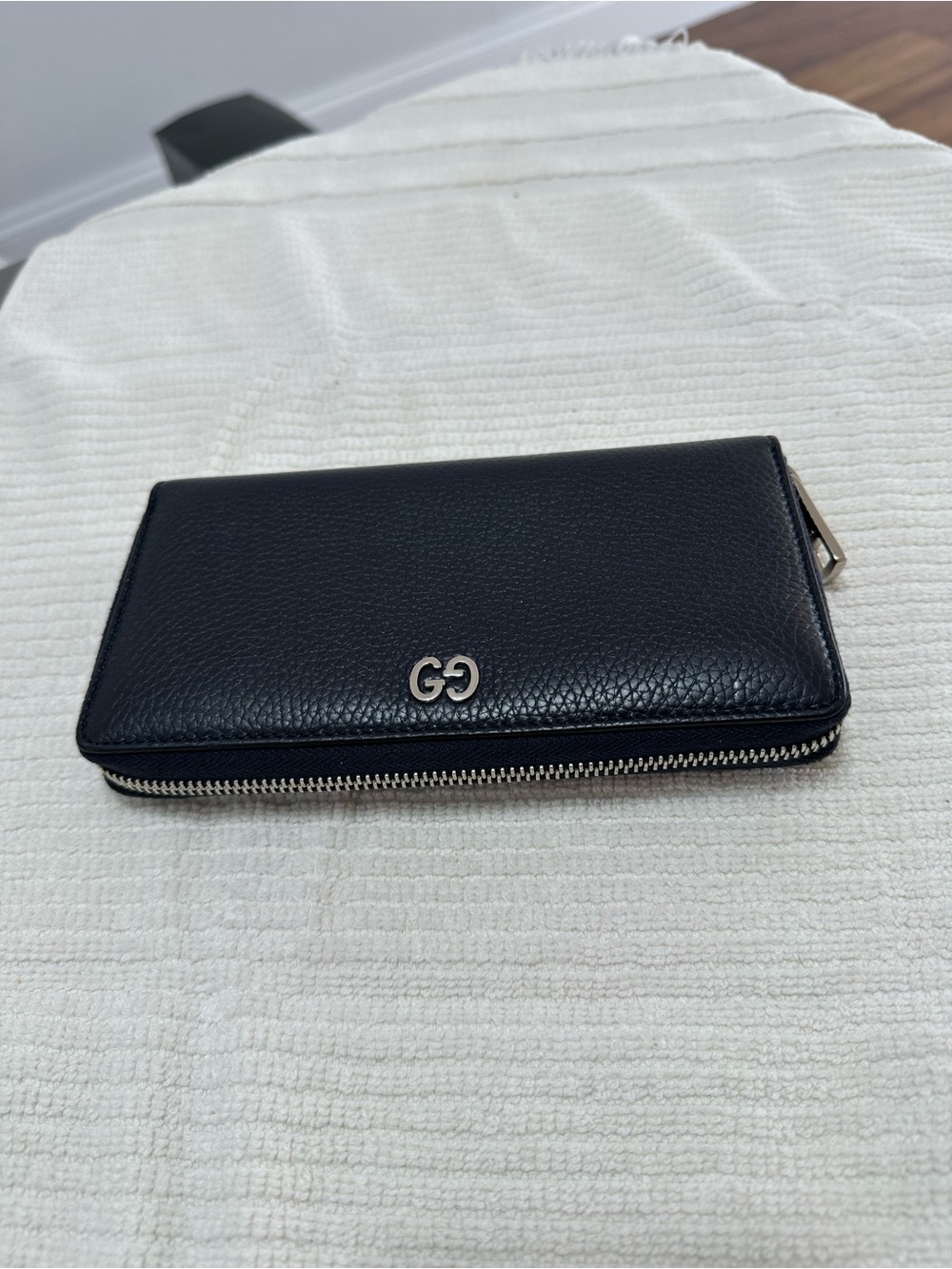 Gucci Black Leather Zip Card Holder with Silver GG Logo